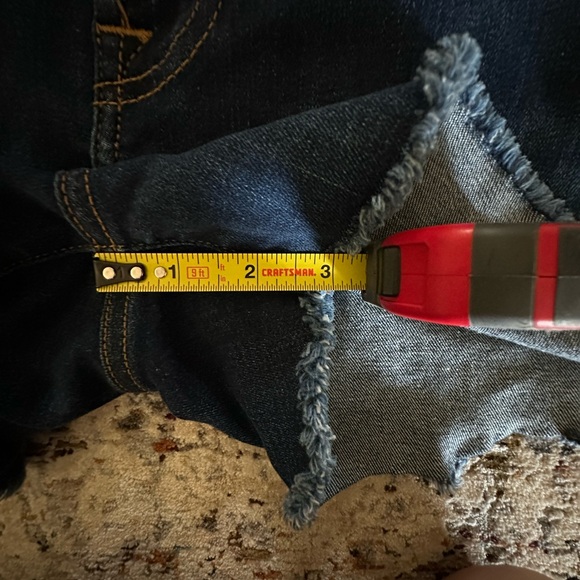 7 For All Mankind, High Rise, Frayed Jean Shorts New Condition - Picture 9 of 10